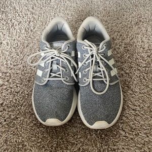 Brand: adidas Size: Women’s 7 Color: Gray/White